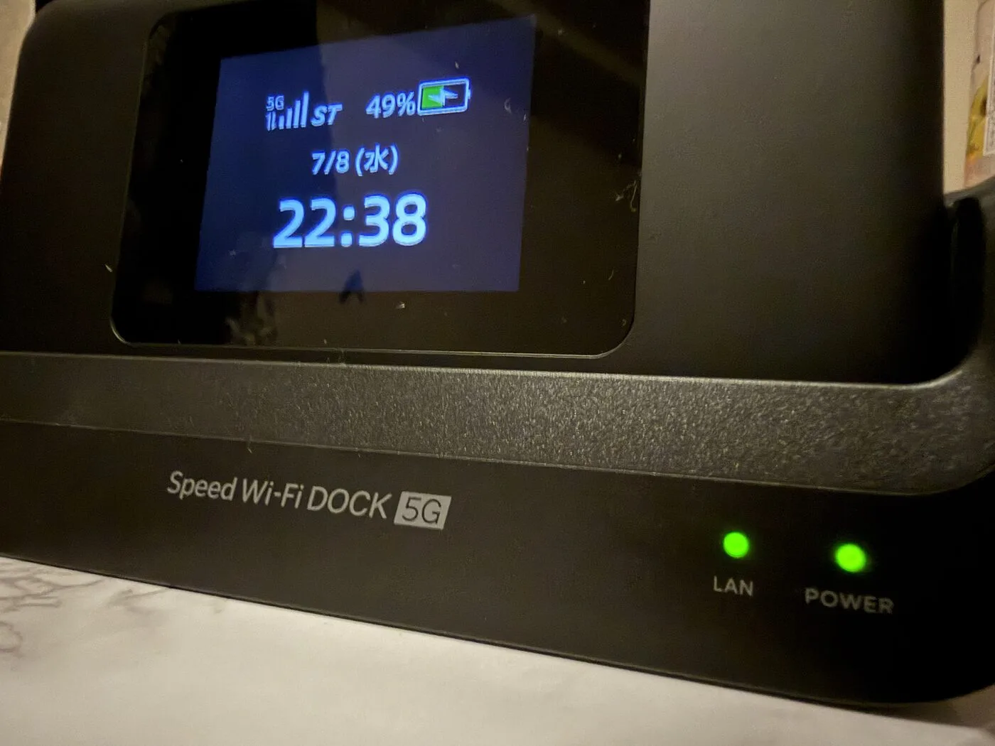 Speed Wi-Fi DOCK 5GのLANランプが点灯している状態
